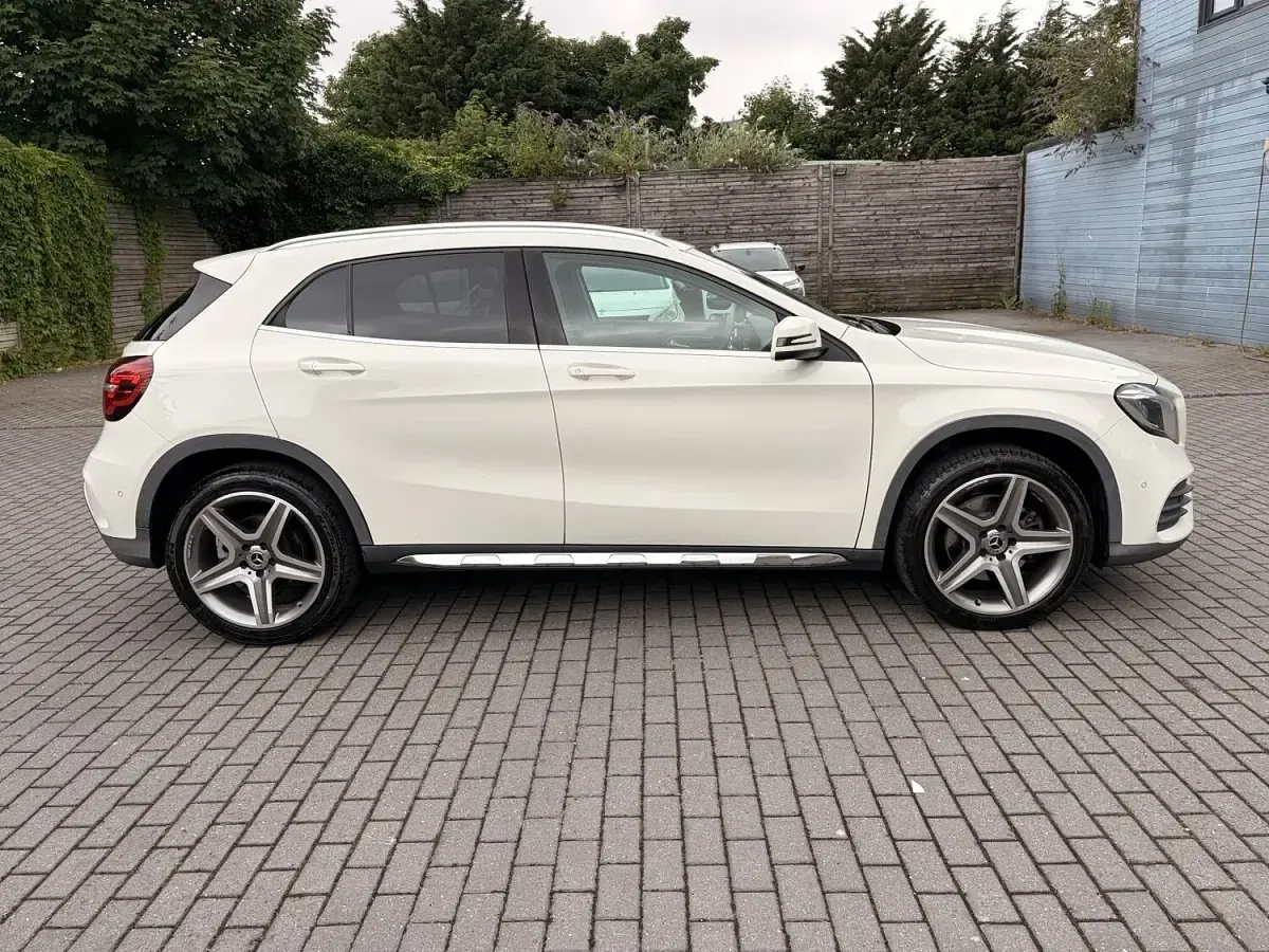 Used Mercedes GLA220 AMG line 170 HP (125 kW) 2018 White SUV