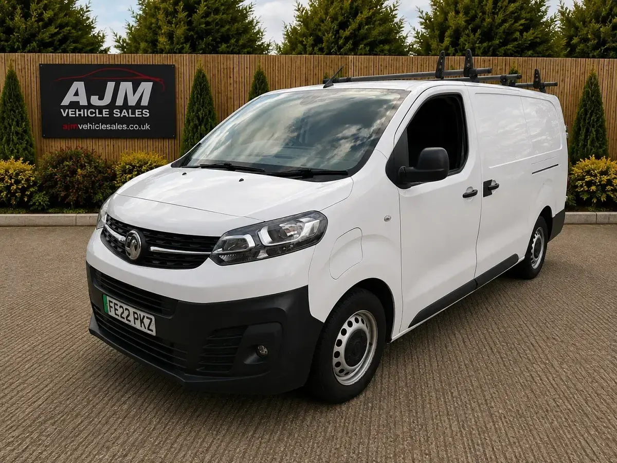 Used Vauxhall Vivaro 100 kW (136 HP) 2022 White MPV