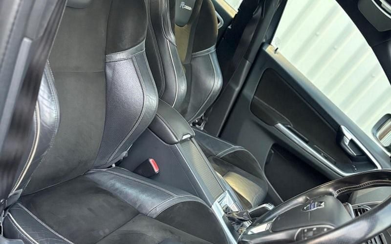 Used Volvo XC60 R-Design 181 HP (133 kW) 2014 Grey SUV