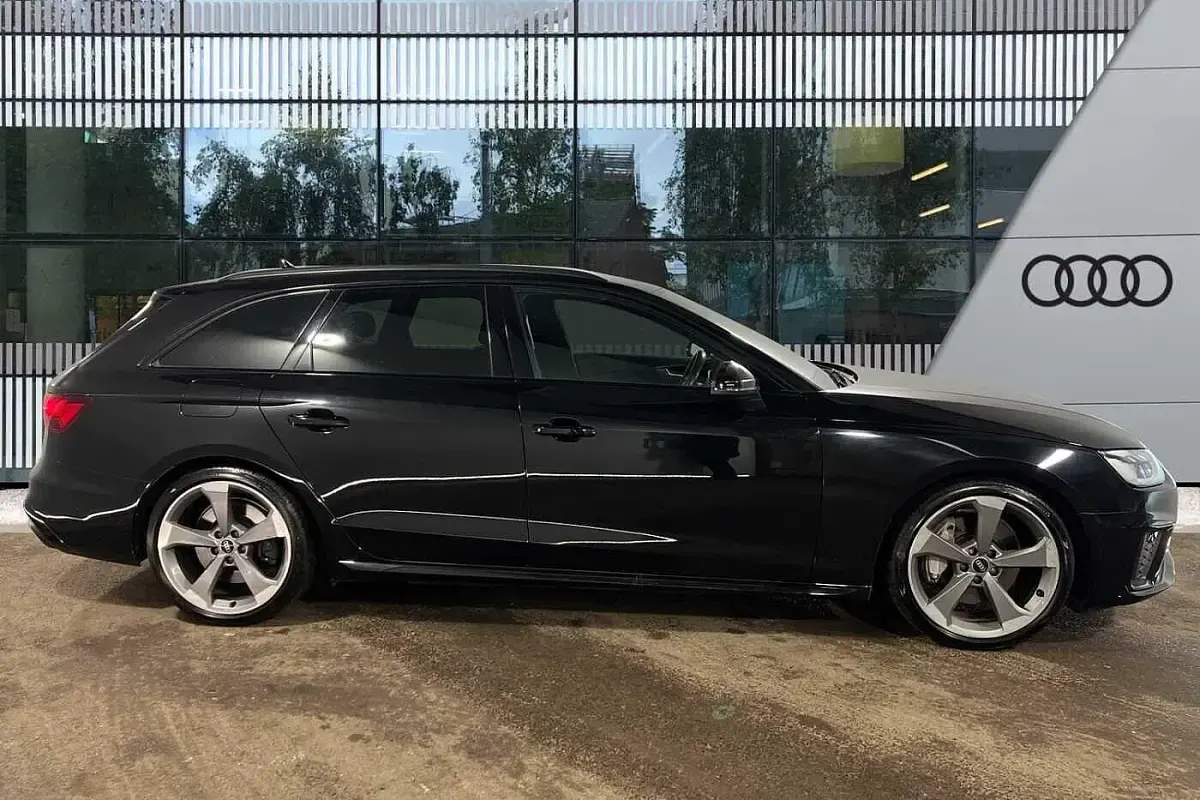 Używany Audi A4 Black Edition 265 KM (194 kW) 2021 Czarny Kombi