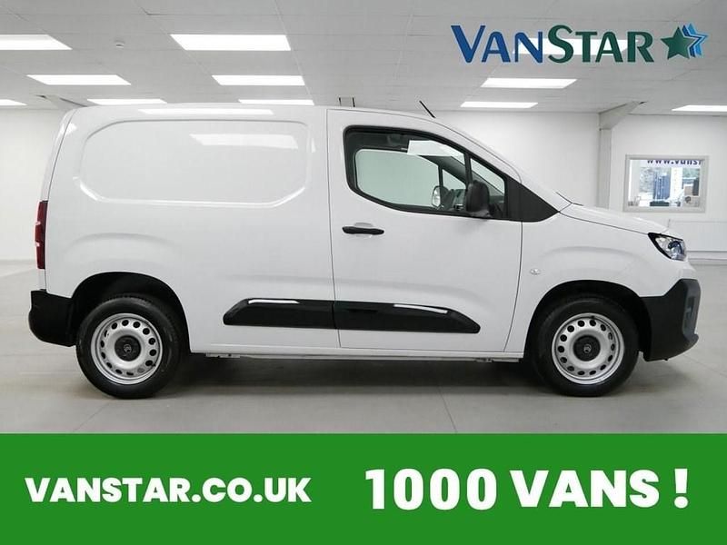 Used Citroën Berlingo 100 HP (73 kW) 2024 White MPV
