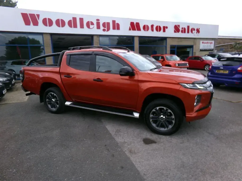 Used Mitsubishi L200 150 HP (110 kW) 2021 Orange Pickup