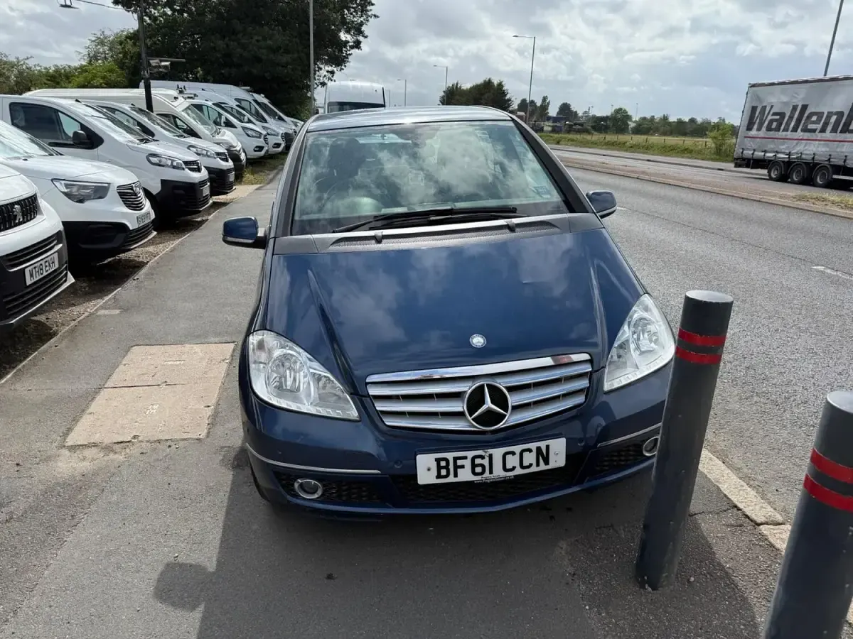 Used Mercedes A180 Avantgarde 109 HP (80 kW) 2011 Blue Hatchback