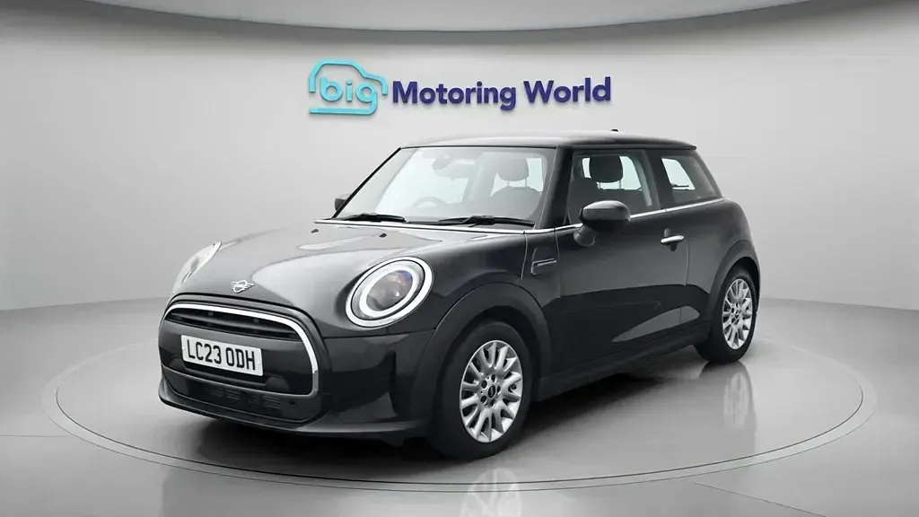 Begagnad Mini Cooper Classic 136 HK (100 kW) 2023 Svart Halvkombi