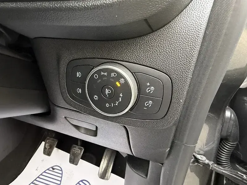 Usado Ford Fiesta ST-Line 125 HP (91 kW) 2019 Cinzento Citadino