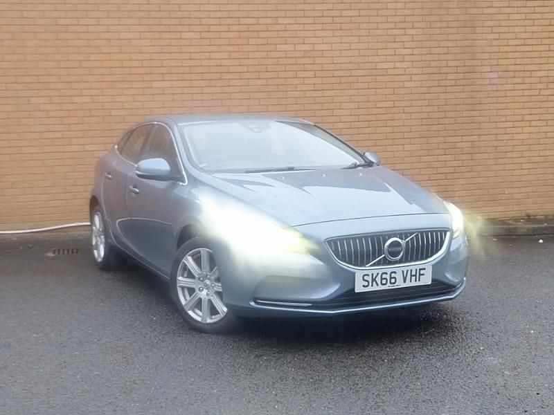 Blue Used 2016 Volvo V40 Inscription Hatchback | £7,498 (Fair price) - Image 1/4