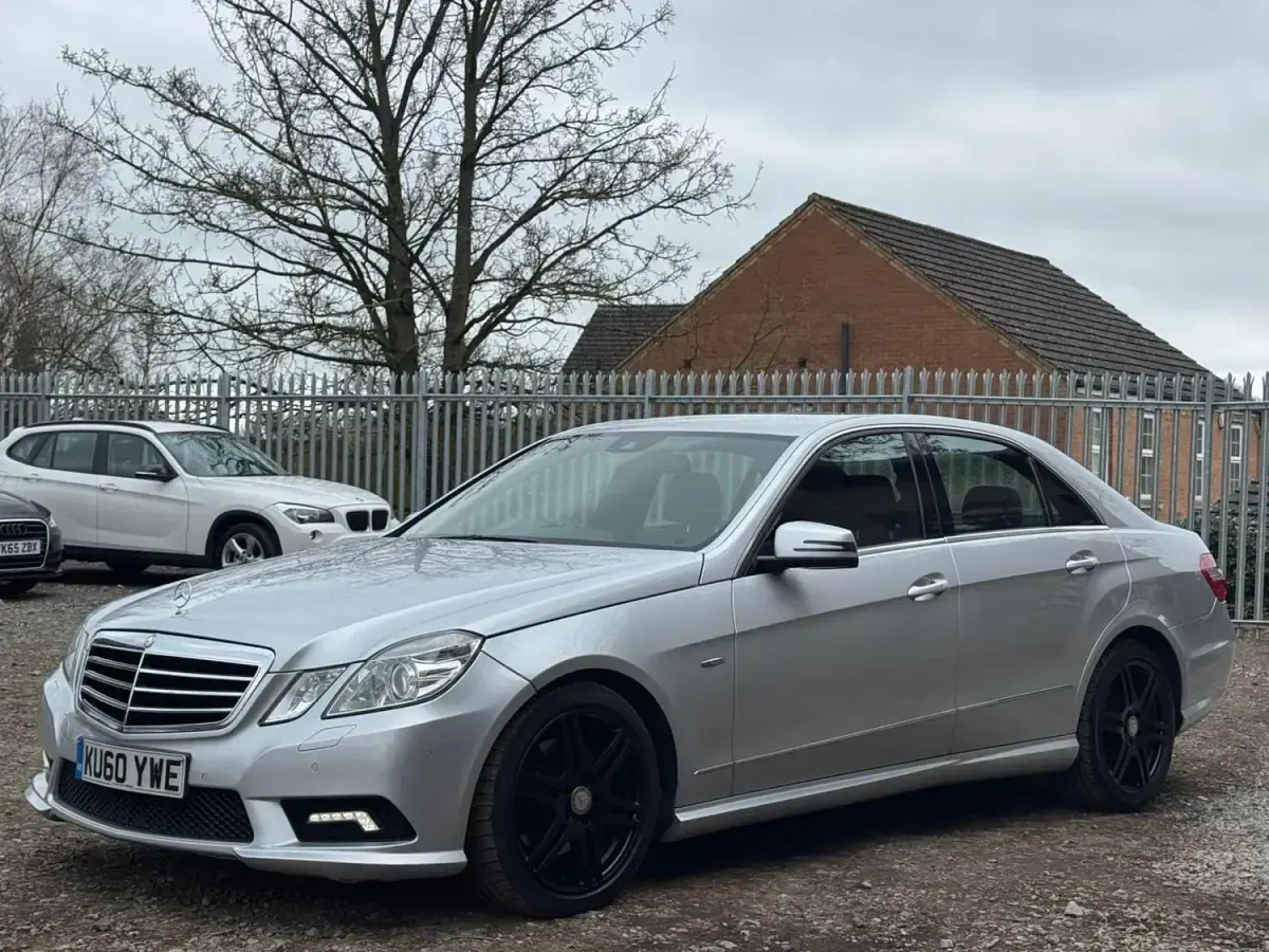 Begagnad Mercedes E250 2011 Silver Sedan