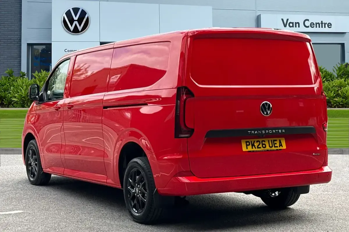 Nouă VW Transporter Pro 150 CP (110 kW) 2026 Roșu Van