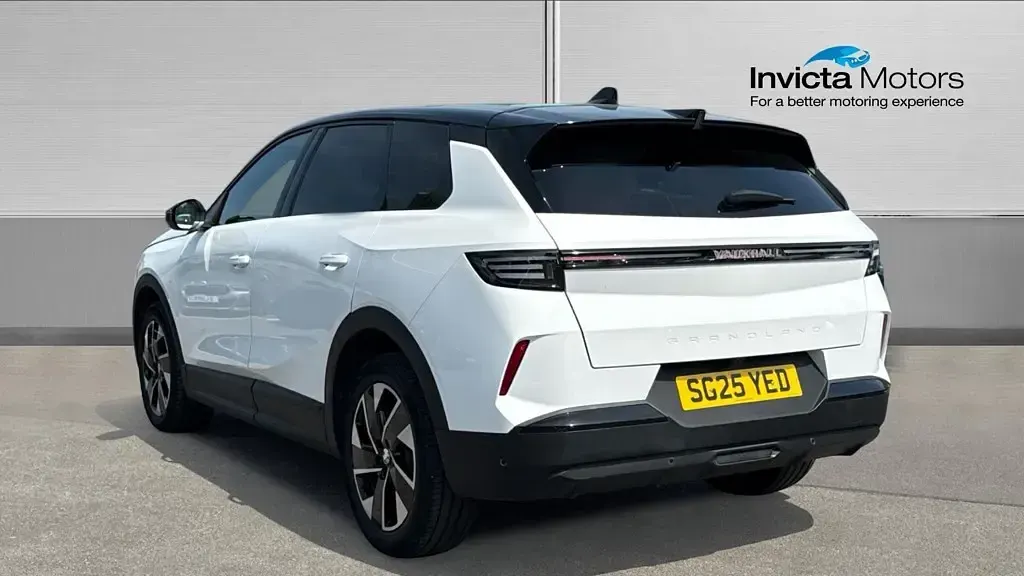 Used Vauxhall Grandland X Ultimate 136 HP (100 kW) 2025 Arctic white gloss SUV