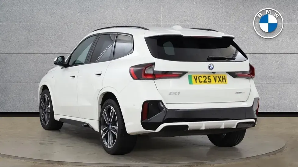 Begagnad BMW iX1 M Sport 147 kW (201 HK) 2025 Vit SUV