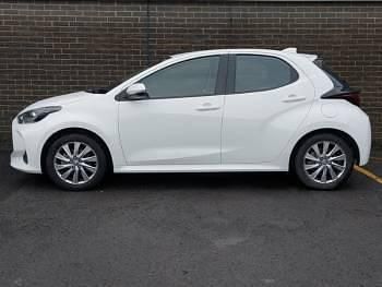 Used Toyota Yaris Hybrid 116 HP (85 kW) 2022 White Hatchback