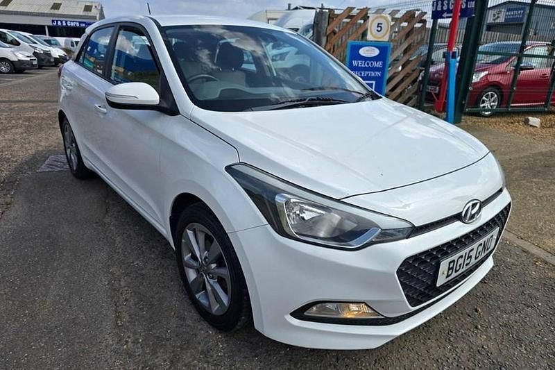 White Used 2015 Hyundai i20 SE Hatchback | £5,999 (A bit pricey) - Image 1/1