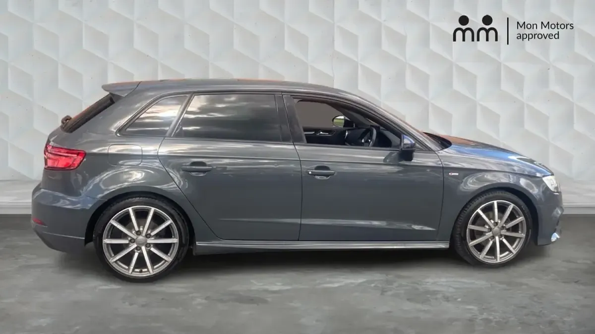 Usado Audi A3 Black Edition 150 CV (110 kW) 2018 Gris Berlina