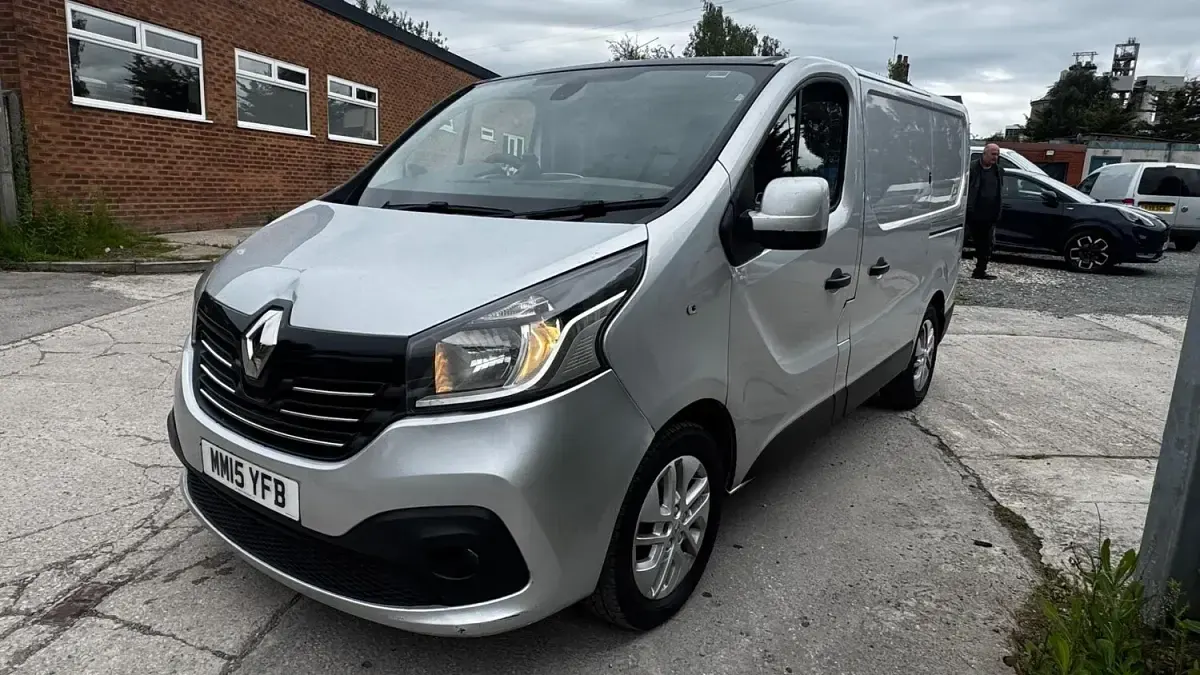 Used Renault Trafic 2015 Silver MPV