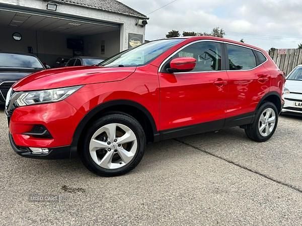 Red Used 2019 Nissan Qashqai Acenta Premium SUV | £9,995 (Fair price) - Image 1/4