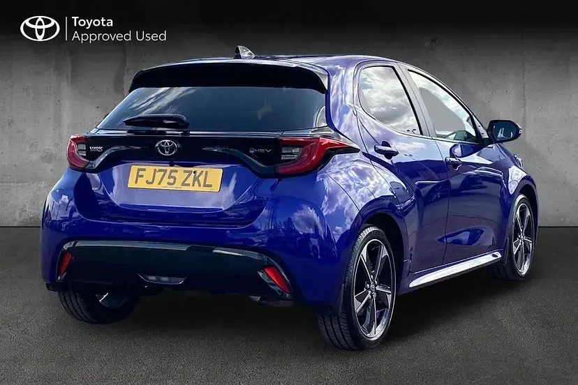 Used Toyota Yaris 128 HP (94 kW) 2025 Blue Hatchback