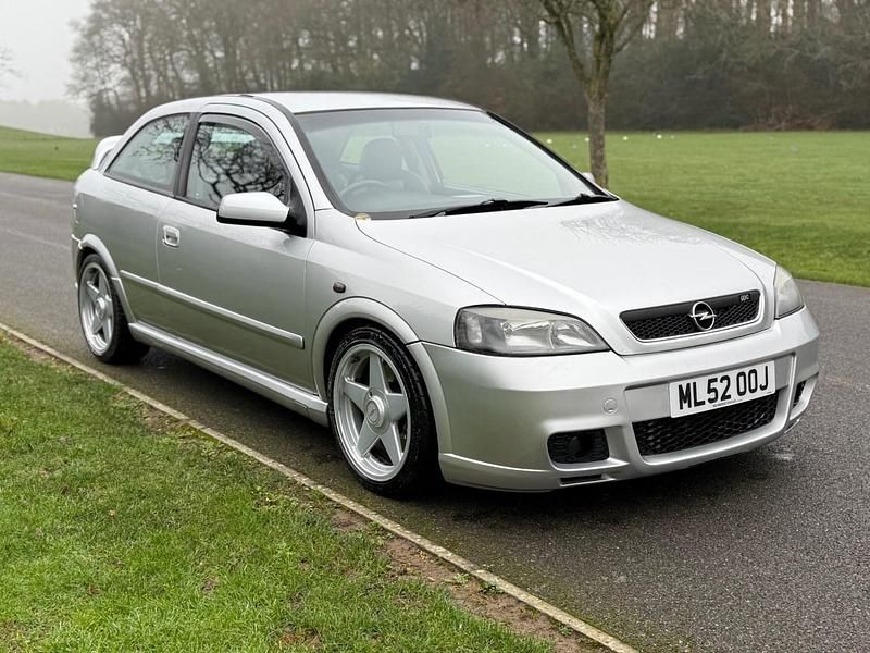 Used Vauxhall Astra 285 HP (209 kW) 2003 Silver Hatchback