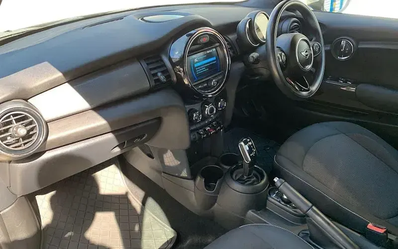 Used Mini Cooper Cabriolet Classic 136 HP (100 kW) 2019 White Cabriolet