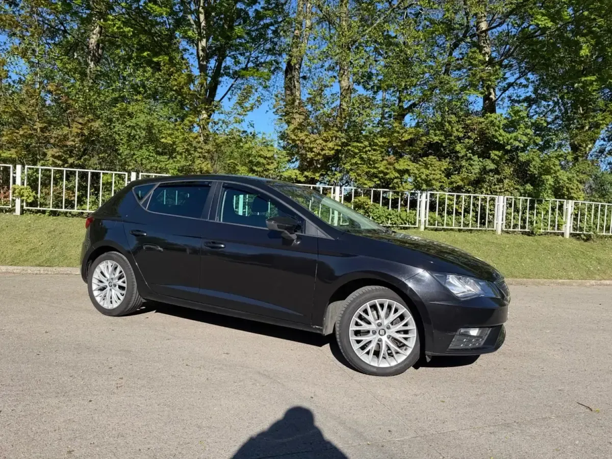 Usado Seat Leon SE Dynamic 110 CV (80 kW) 2017 Negro Utilitario