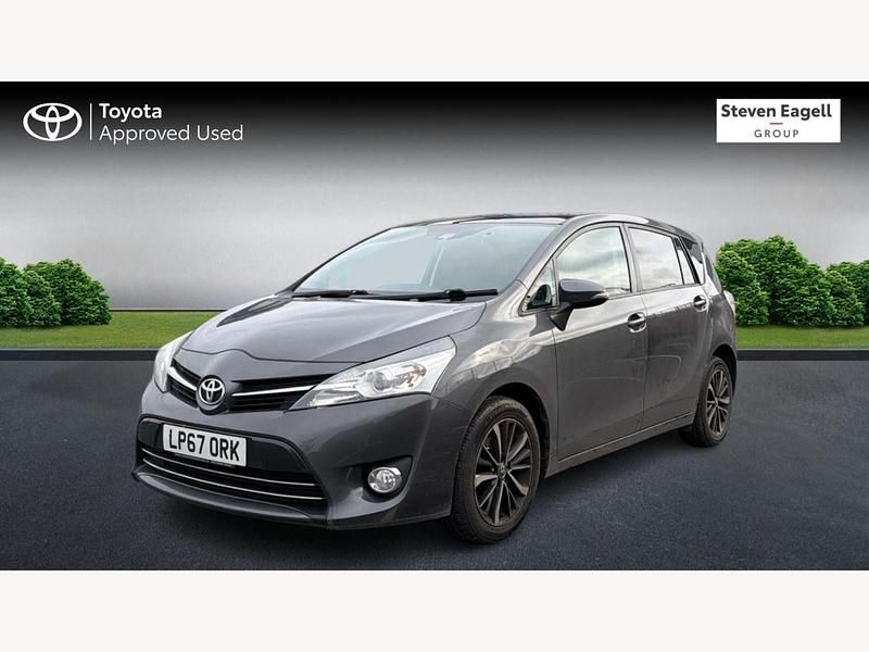 Used Toyota Verso Design 2018 Grey MPV