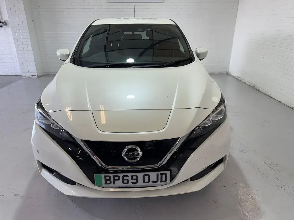Gebraucht Nissan Leaf Tekna 110 kW (150 PS) 2019 Weiß Kleinwagen
