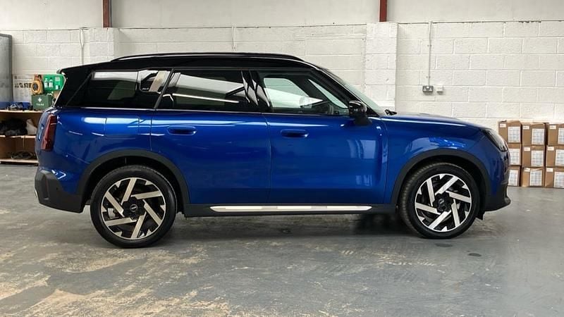 Used Mini Countryman Exclusive 218 HP (160 kW) 2024 Blue SUV