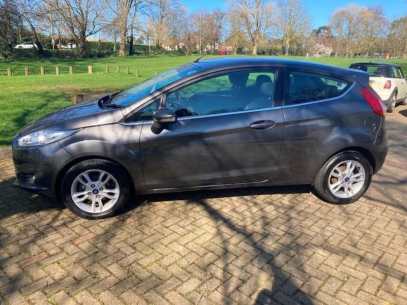Used Ford Fiesta Zetec 82 HP (60 kW) 2016 Grey Hatchback