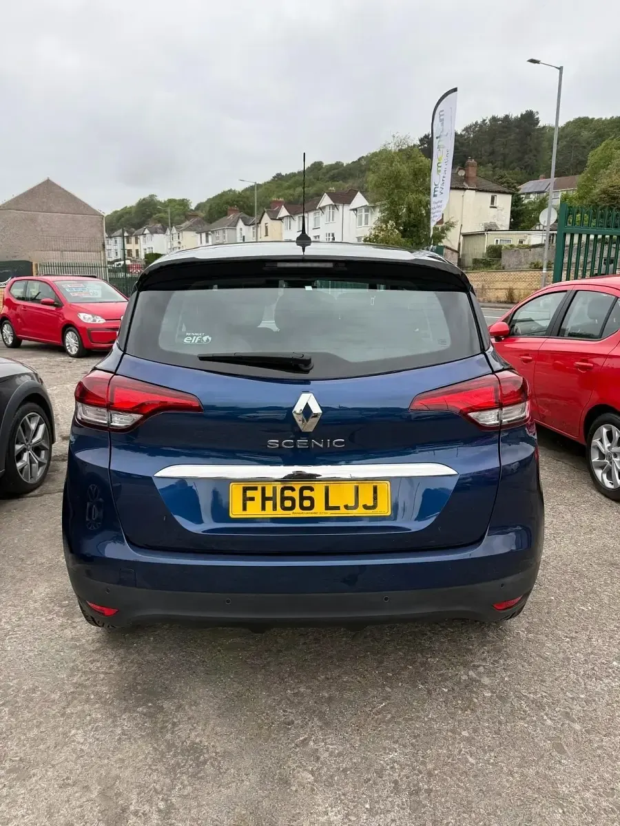 Usado Renault Scénic III Dynamique 110 CV (80 kW) 2016 Azul Monovolumen