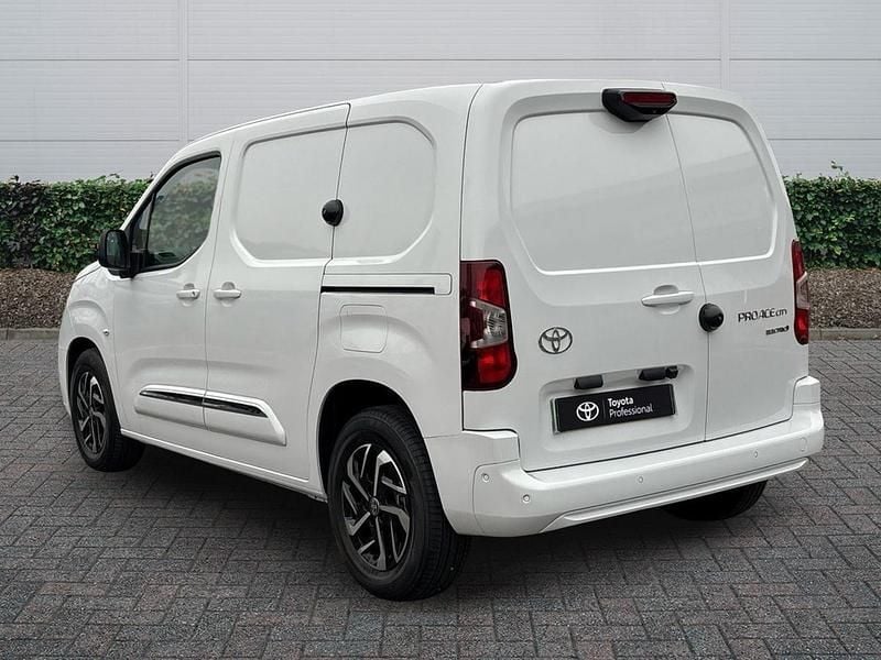New Toyota Proace 50 kW (68 HP) 2025 White MPV