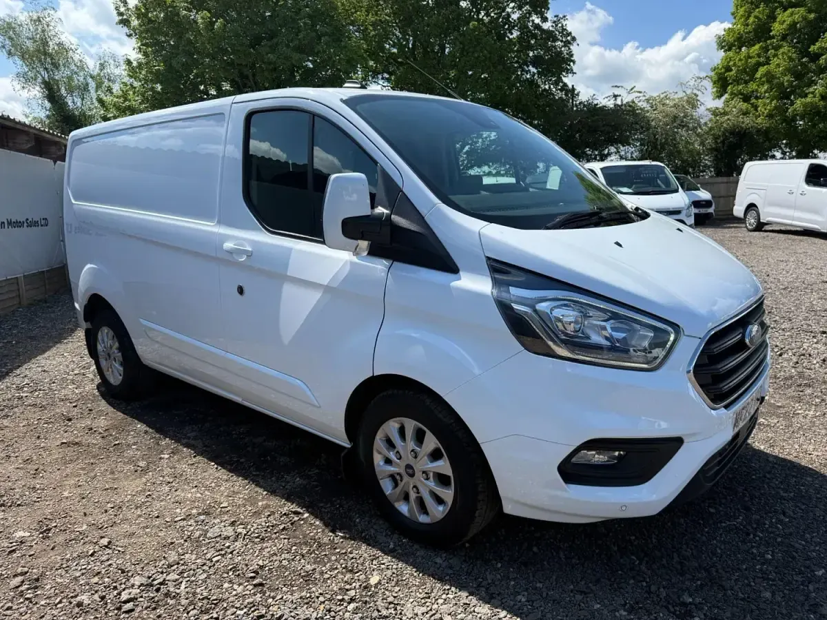 Usado Ford Transit Custom Limited 130 HP (95 kW) 2022 Branco Van