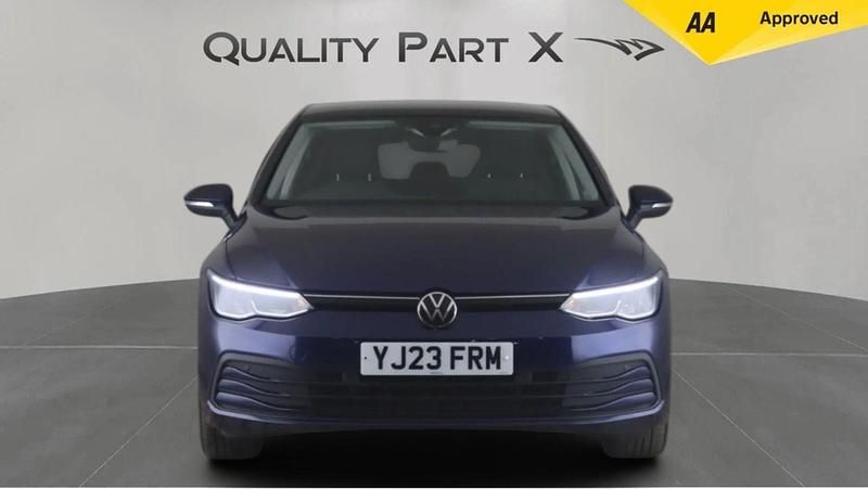 Second-hand VW Golf VIII Life 110 CP (80 kW) 2023 Albastru Hatchback