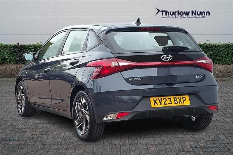 Used Hyundai i20 SE 100 HP (73 kW) 2023 Aurora grey/black mono Hatchback