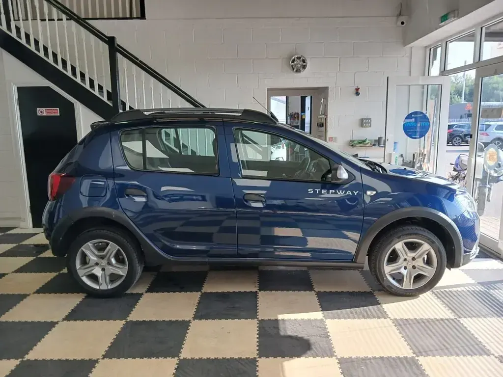 Used Dacia Sandero Lauréate 90 HP (66 kW) 2017 Blue Hatchback