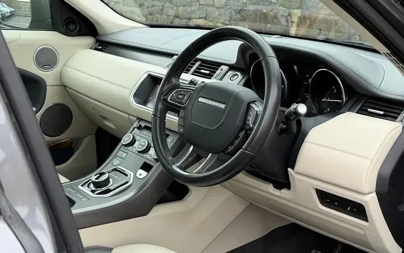 Used Land Rover Range Rover evoque HSE Dynamic 179 HP (131 kW) 2018 Grey SUV