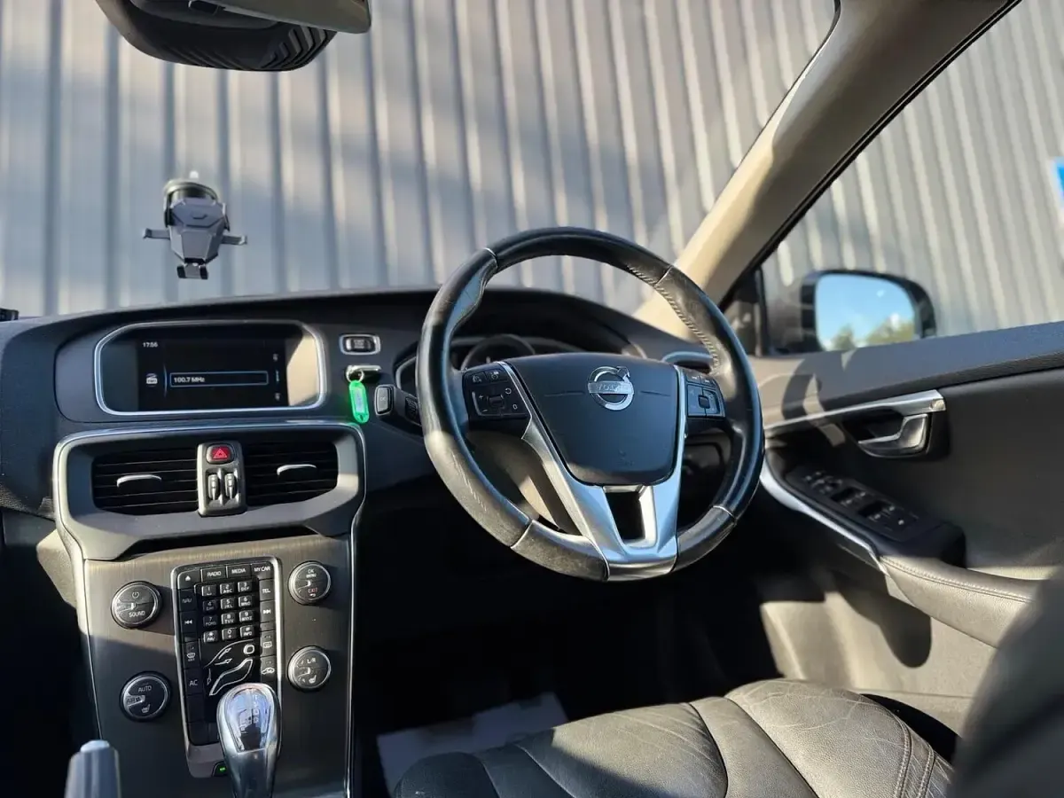Used Volvo V40 SE Lux 147 HP (108 kW) 2012 Bronze Hatchback