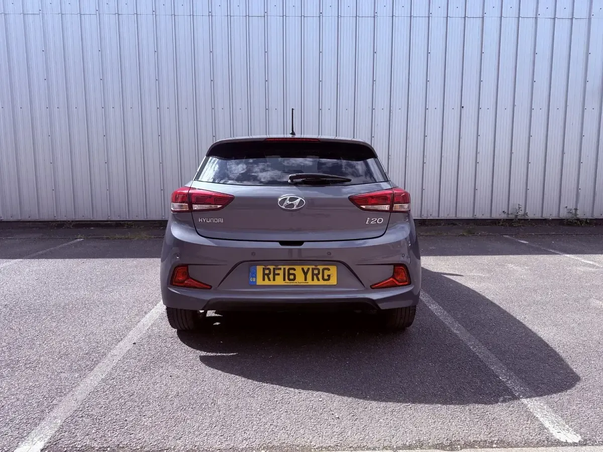 Used Hyundai i20 Sport 90 HP (66 kW) 2016 Grey Coupe