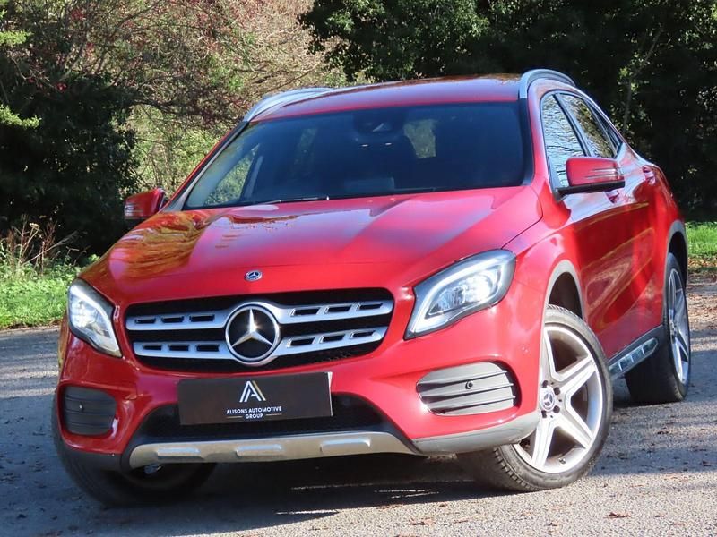 Used Mercedes GLA200 AMG Line Premium 156 HP (114 kW) 2018 Red SUV