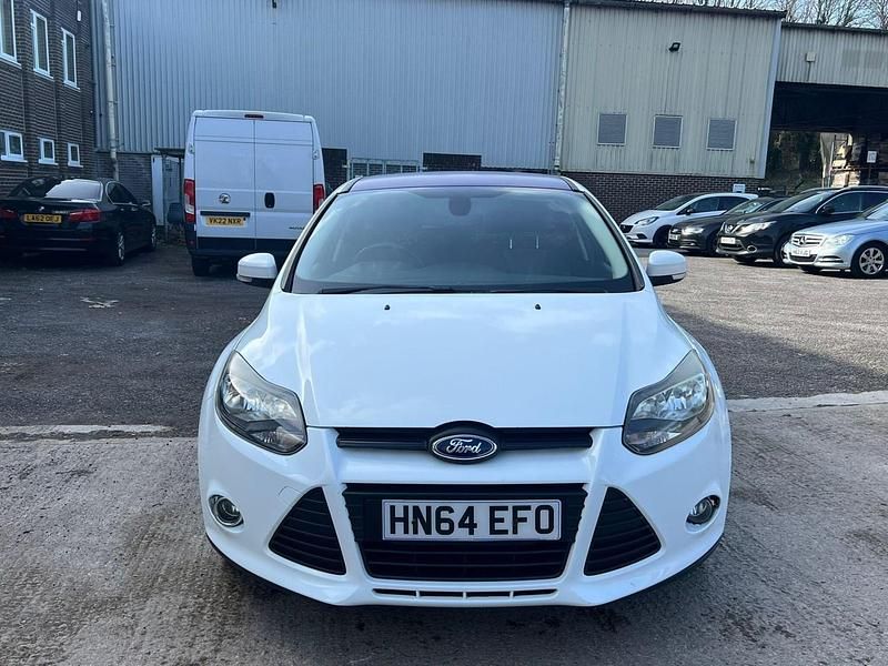 Used Ford Focus Zetec 125 HP (91 kW) 2014 White Hatchback