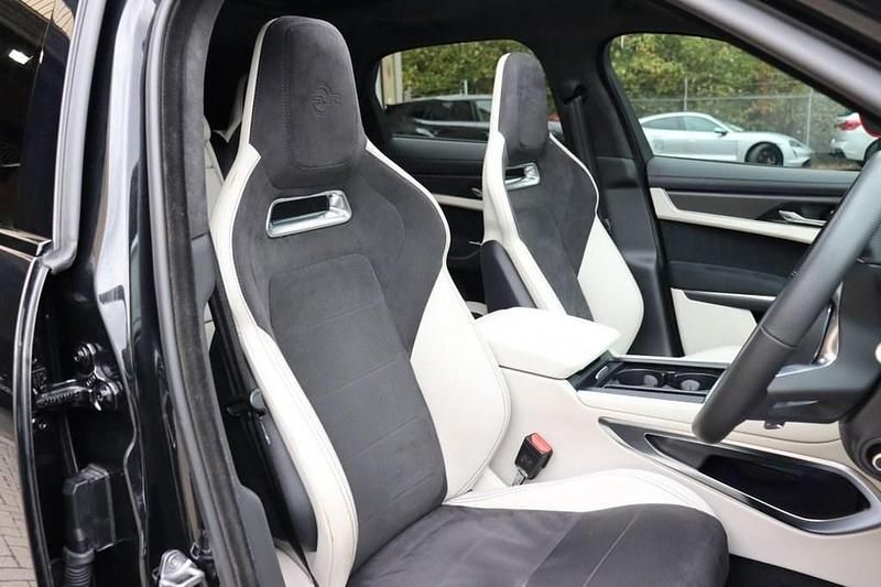 Used Jaguar F-Pace SVR 550 HP (404 kW) 2022 Black SUV