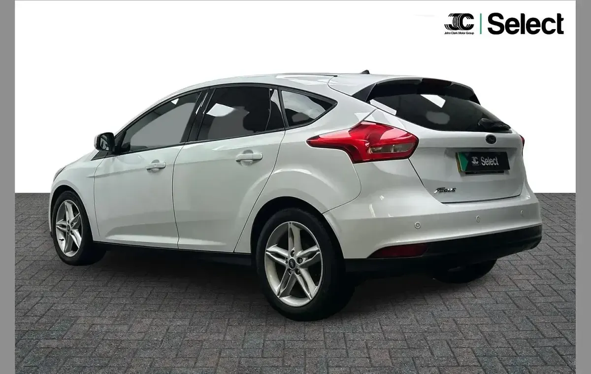 Used Ford Focus Titanium 117 HP (86 kW) 2016 White Hatchback