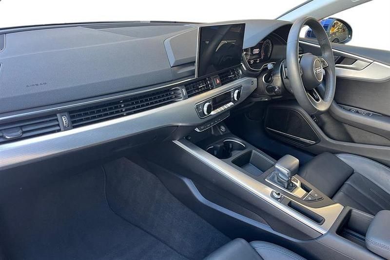 Begagnad Audi A5 Sport 150 HK (110 kW) 2024 Blå Halvkombi