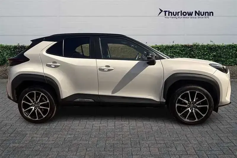 Used Toyota Yaris Cross Sport 116 HP (85 kW) 2023 Grey and black SUV