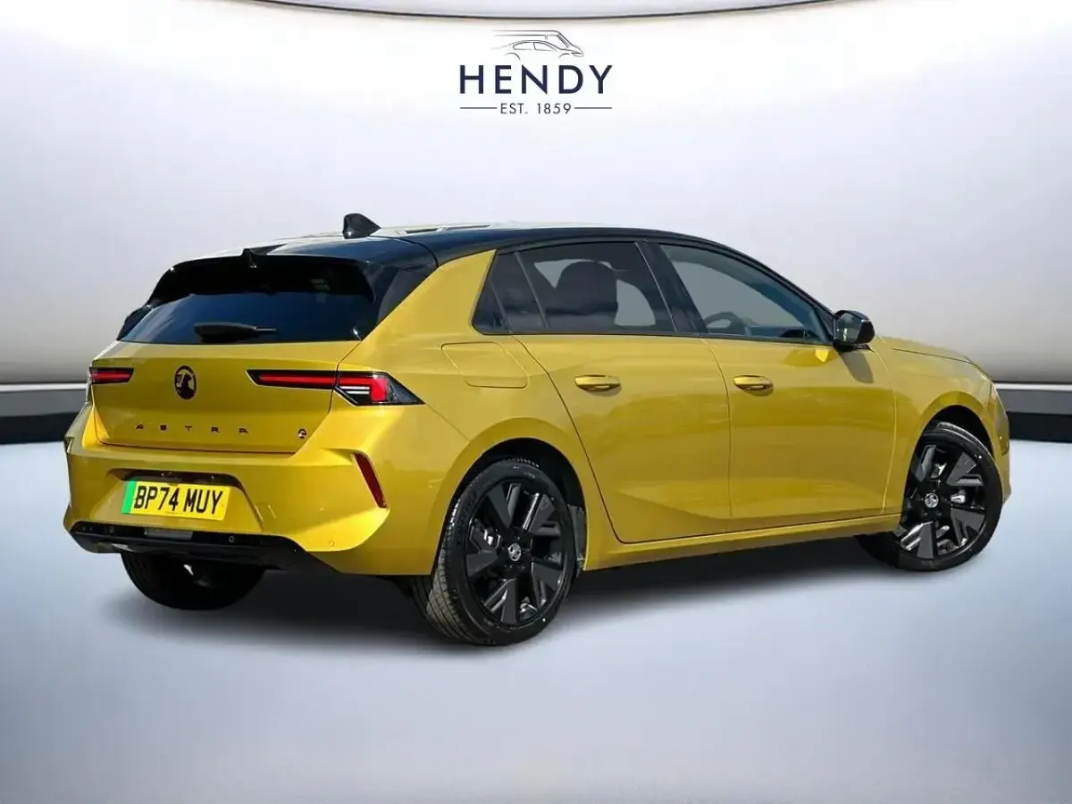 Used Vauxhall Astra 113 kW (154 HP) 2025 Yellow Hatchback