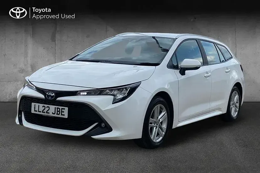 Used Toyota Corolla 120 HP (88 kW) 2022 White Estate