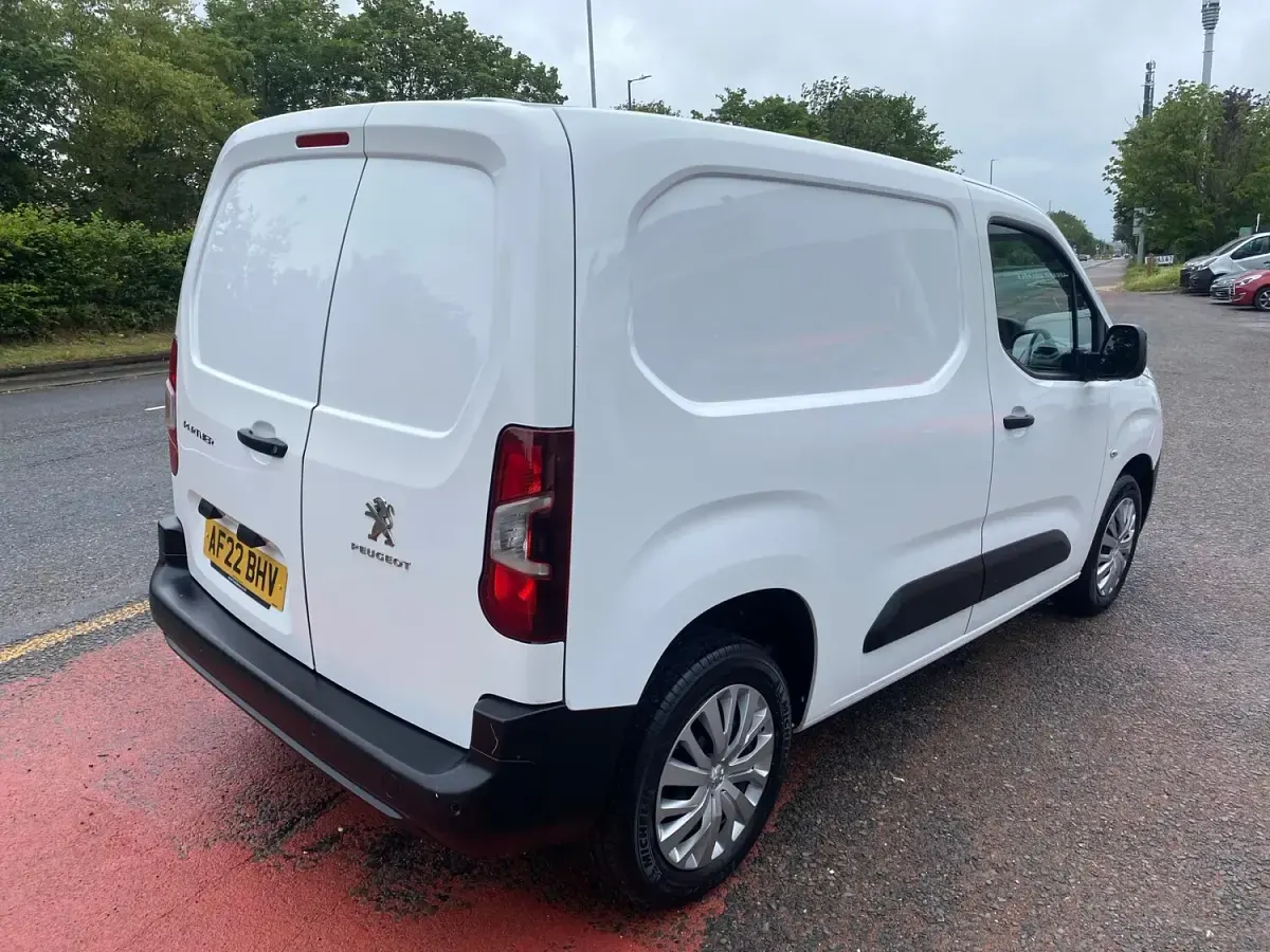 Used Peugeot Partner 131 HP (96 kW) 2022 White MPV