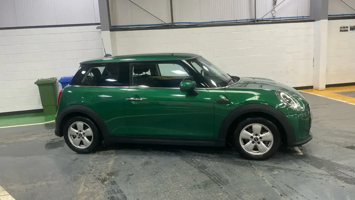 Używany Mini Cooper Classic 2023 Zielony Hatchback