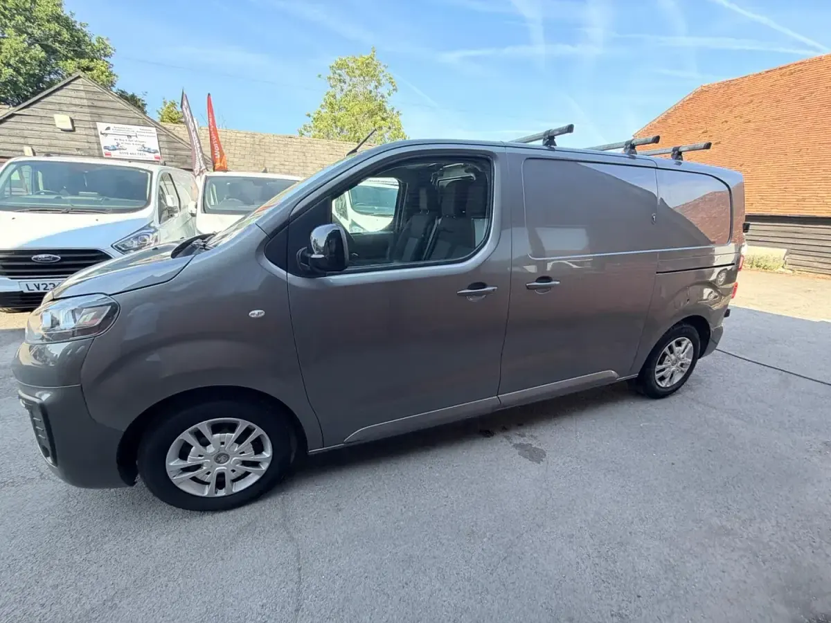 Used Vauxhall Vivaro Sportive 120 HP (88 kW) 2022 Grey MPV