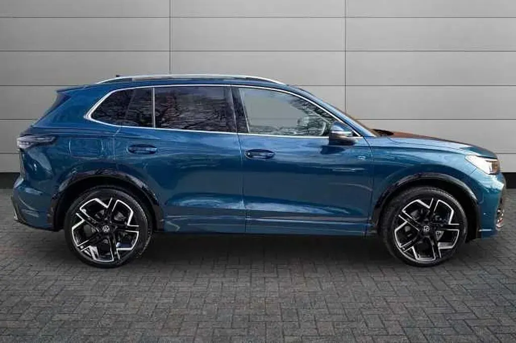 New VW Tiguan R-line 148 HP (108 kW) 2026 Grenadilla black SUV