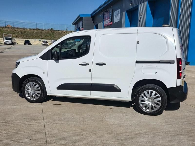 Used Peugeot Partner 120 HP (88 kW) 2020 White MPV