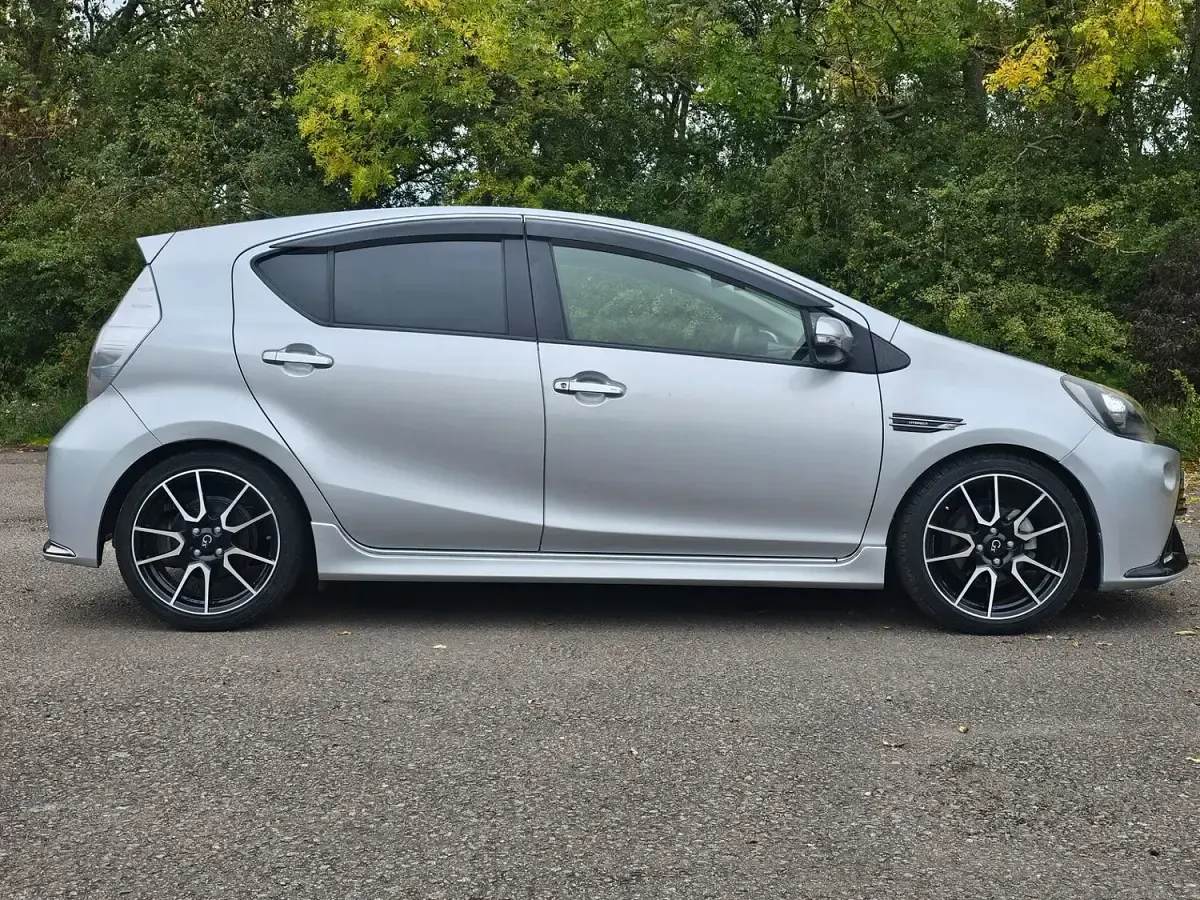 Used Toyota Corolla Edition 103 HP (75 kW) 2014 Silver Hatchback
